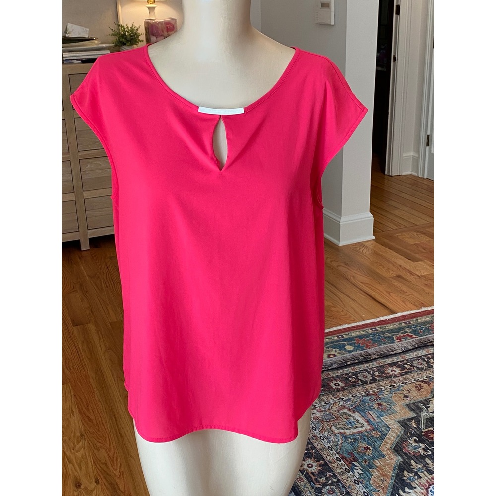Marc New York Andrew Marc Fuchsia Pink Keyhole Silver Bar Cap Sleeve Blouse M